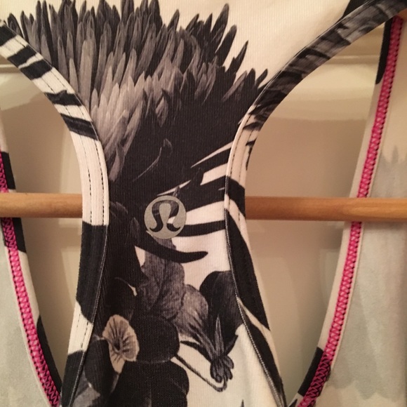 Lululemon sports tank - Picture 3 of 4